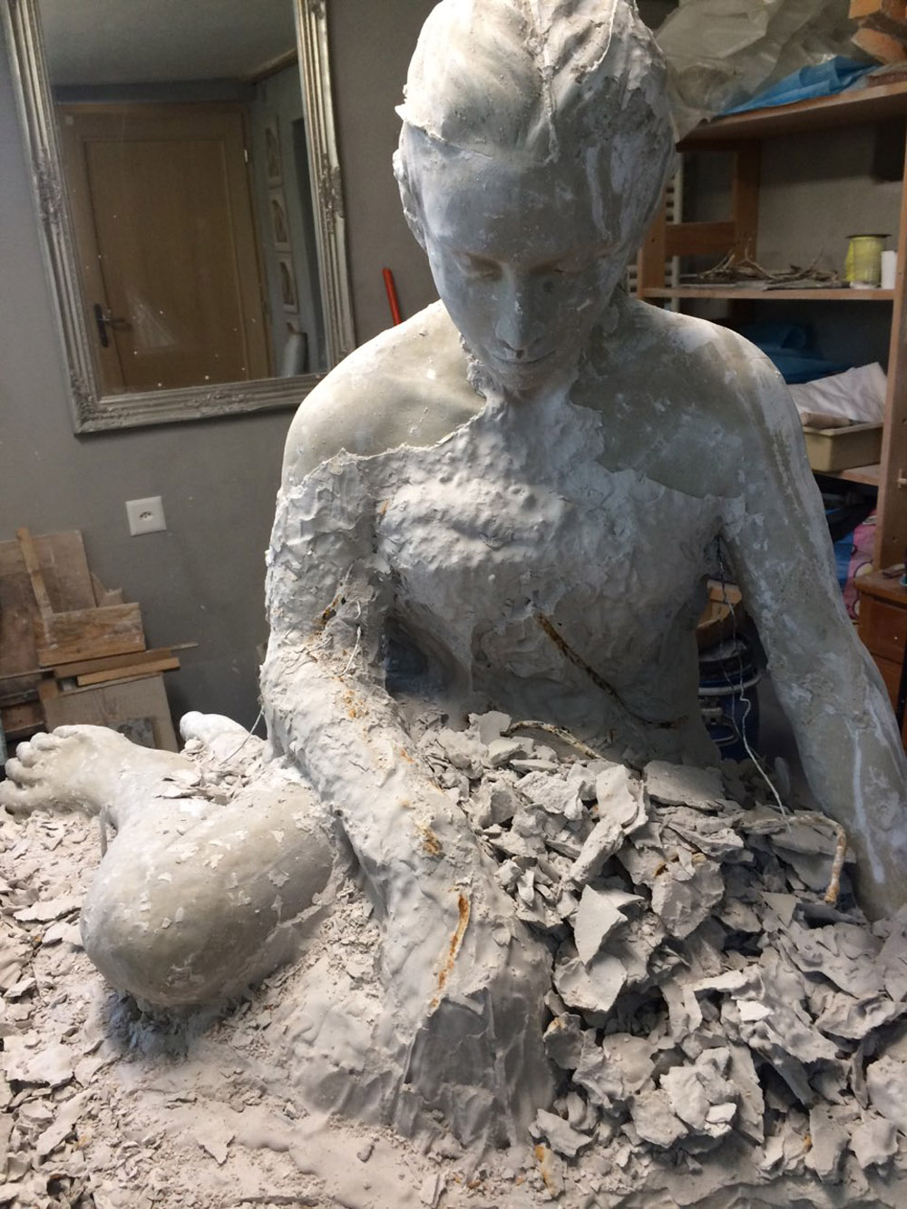Skulptur im Entstehungsprozess im Atelier von Luzi Anderegg